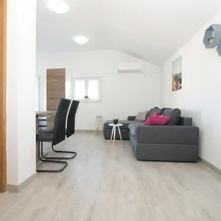 House Ankica 1818 *